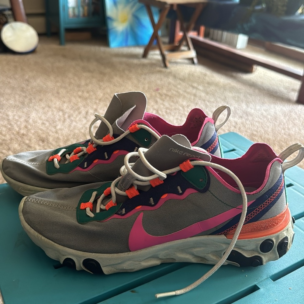 Pair of size 9 Nikereact